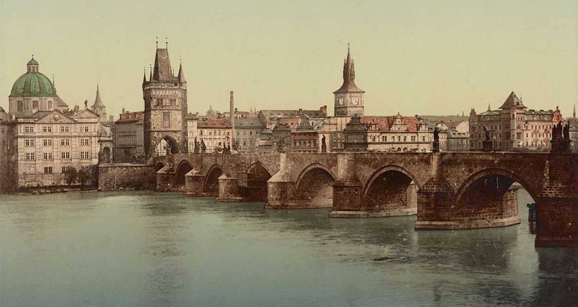 Prag. Karlsbrücke. II view